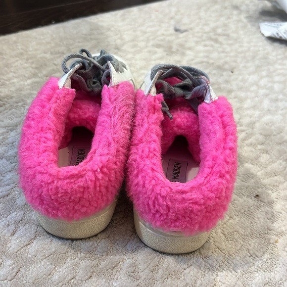 Steve Madden star faux fur slide sneakers. - Picture 4 of 4
